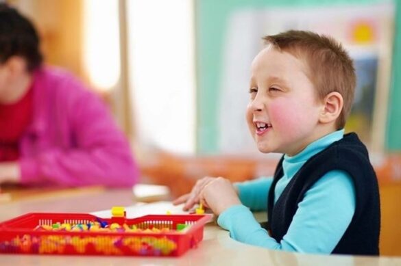 So sánh trẻ khuyết tật và trẻ chậm phát triển.