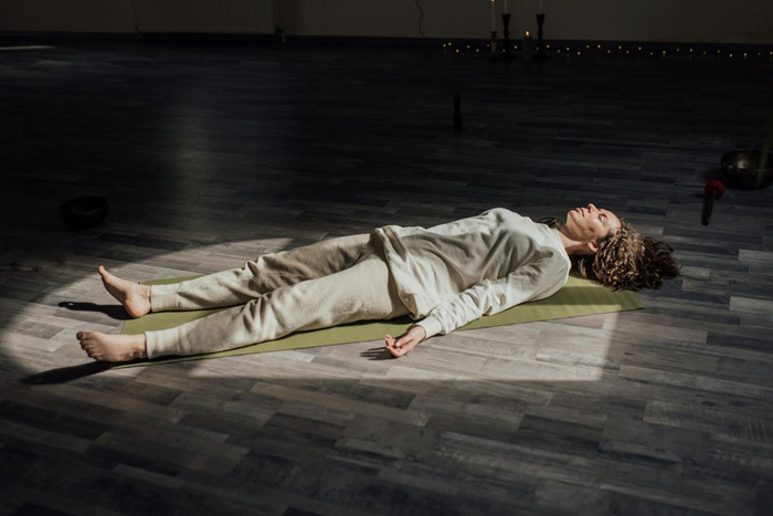 Yoga và Tâm Lý học? Vận dụng Yoga trong việc giải tỏa stress tại nhà chỉ với 20 phút có thật sự tốt? 13 Yoga va tam ly hoc 7
