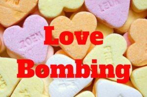 Love Bombing (Dội bom tình yêu): Cạm bẫy ngọt ngào