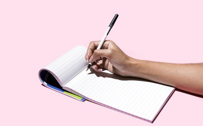 Viết Cũng Giúp Giảm Stress - Viết Ra Cảm Xúc Có Ích Gì?