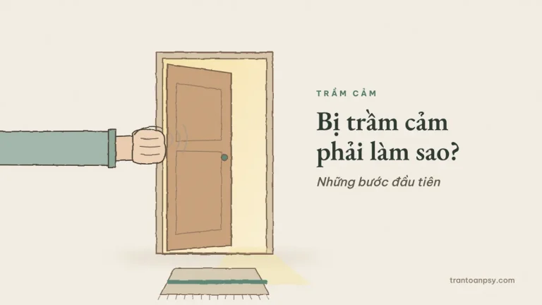 Bị trầm cảm phải làm sao? Các bước tìm hỗ trợ an toàn 9 Nét vẽ tay japandi: cánh tay áo xanh sage từ mép khung đưa vào gõ nhẹ lên cánh cửa gỗ khép hờ, khe cửa hắt vệt sáng ấm, tấm thảm chùi chân có một vạch xanh sage; chữ Bị trầm cảm phải làm sao?