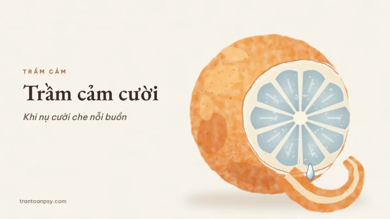 Tranh màu nước: cận cảnh quả cam vỏ rực với một mặt cắt lộ các múi hình nêm màu xanh xám nhạt chụm về lõi, có màng ngăn, một giọt nước nhỏ đọng ở đầu múi; chữ Trầm cảm cười